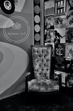 Load image into Gallery viewer, Sitting Pretty